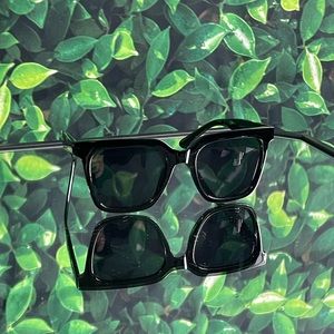 Women’s Thick Frame Black Sunglasses